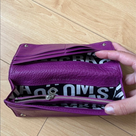 Marc by Marc Jacobs Wallet - Picture 2 of 8